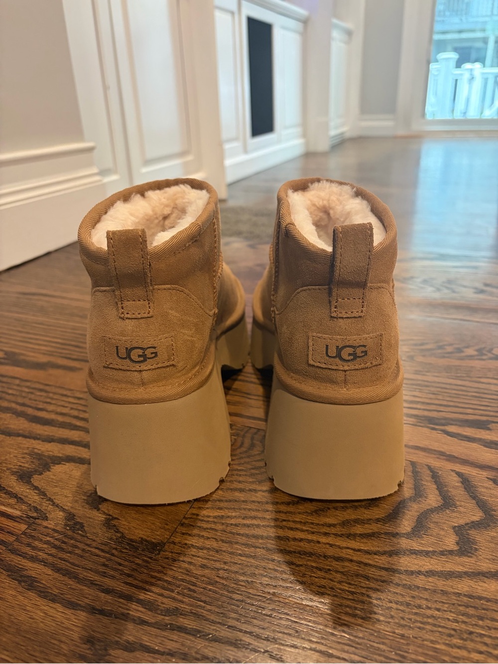 UGG Women’s Mini Heeled Boots - Chestnut Size 8 - NEVER WORN - Picture 3 of 6